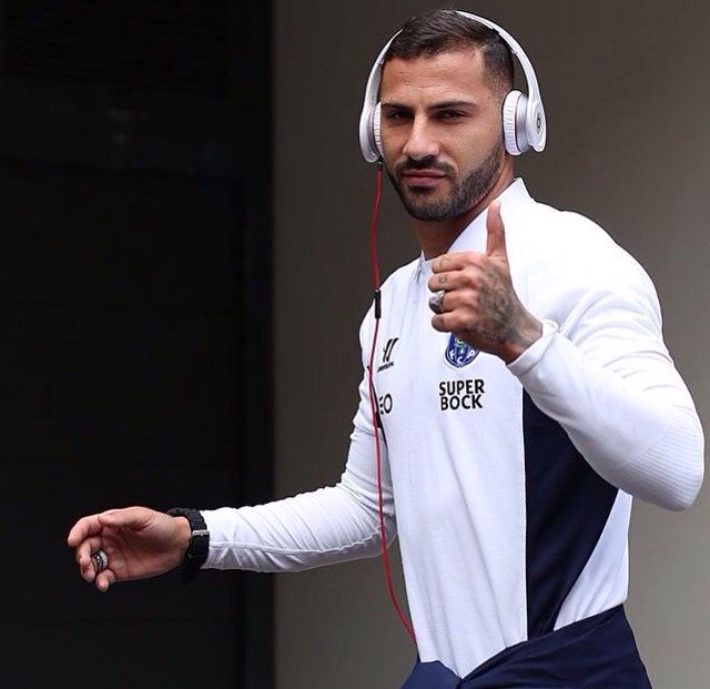 ricardo quaresma with headphones